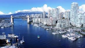 Gorgeous City Oasis In The Heart Of Downtown - A Rare Find!
